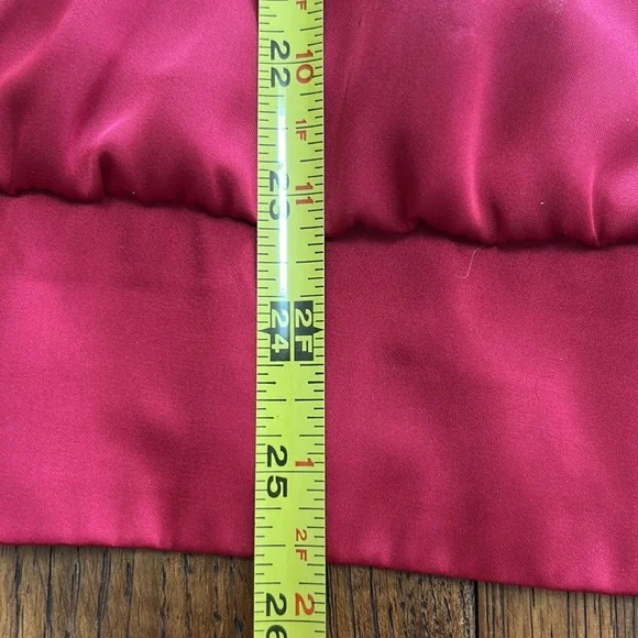 White House Black Market: Sleeveless, Red-ish, Floral Embellished Top: Size L - Picture 9 of 9